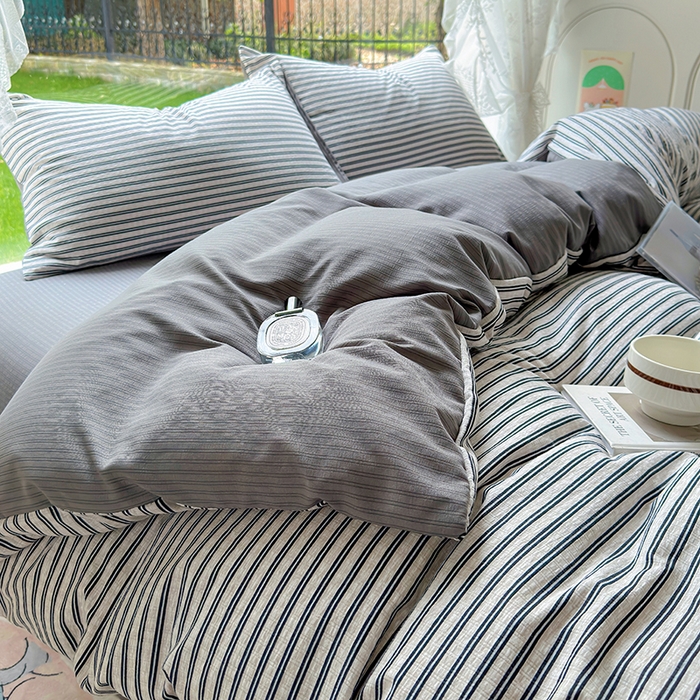 91家纺网 家纺一手货源 找家纺 王朝国际 2026新款直播热款有氧提花有氧双层纱碎花单被套 黑条