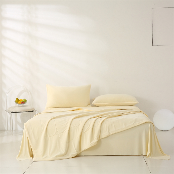 91家纺网 家纺一手货源 找家纺 小禹仔 2025新款母婴级水洗硅胶夏被夏凉被子被芯 浅黄