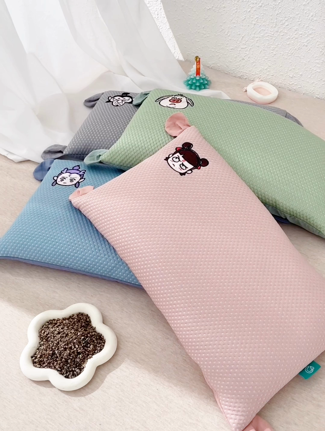 91家纺网 家纺一手货源 找家纺 （总）芯洲 2025新款儿童学生向夏季凉豆豆荞麦枕卡通可爱Q版枕头枕芯