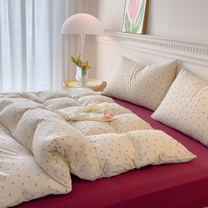 91家纺网 家纺一手货源 找家纺 伊嫚家居 新款日式新品全棉针织棉A类活性印花四件套天竺棉小碎花复古亲肤被罩床笠款套件 恋恋小樱桃