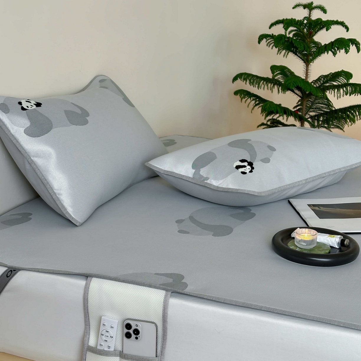 91家纺网 家纺一手货源 找家纺 2025新款抗菌防螨熊猫系列毛巾绣提花冰丝养生席-终版 熊猫躺赢 床席