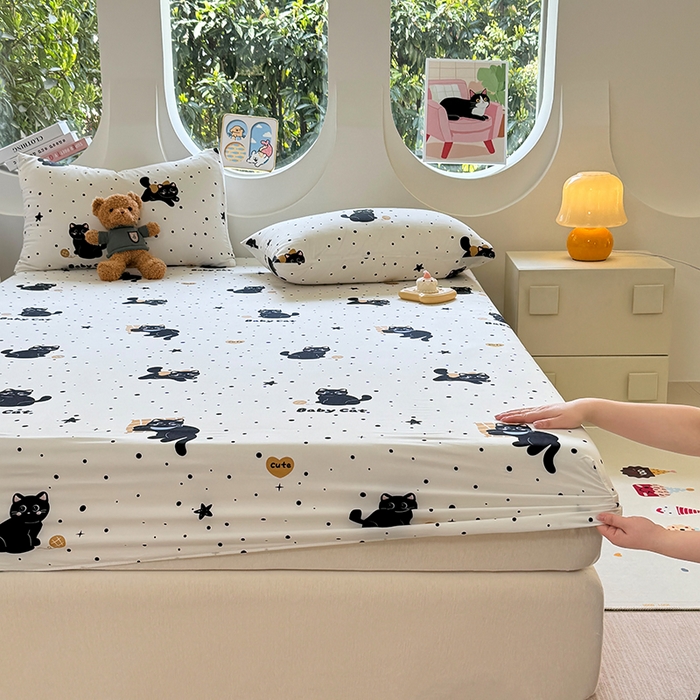 91家纺网 家纺一手货源 找家纺 十一家居 2025新款ins韩系卡通印花亲肤水洗棉床笠 波点小猫