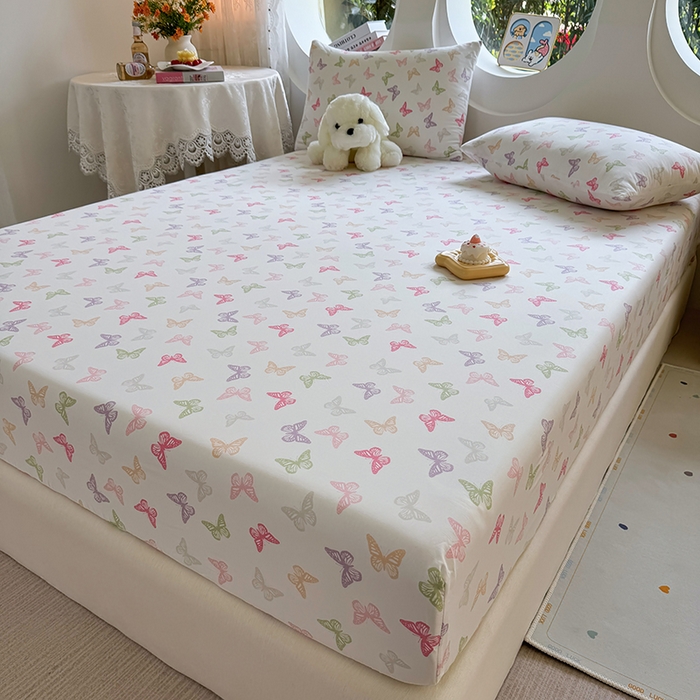 91家纺网 家纺一手货源 找家纺 十一家居 2025新款ins韩系卡通印花亲肤水洗棉床笠 彩蝶之舞