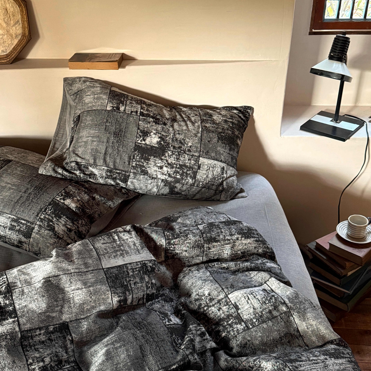 91家纺网 家纺一手货源 找家纺 云上 2025全棉色织大提花床品·侘寂空间   空间-黑灰