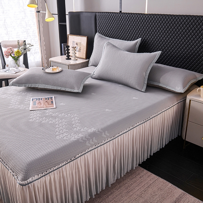 91家纺网 家纺一手货源 找家纺 尚品凤凰2025新款凉感床裙渐变色豆豆席床裙凉席直角席 凉席席子 爱心床裙  灰色