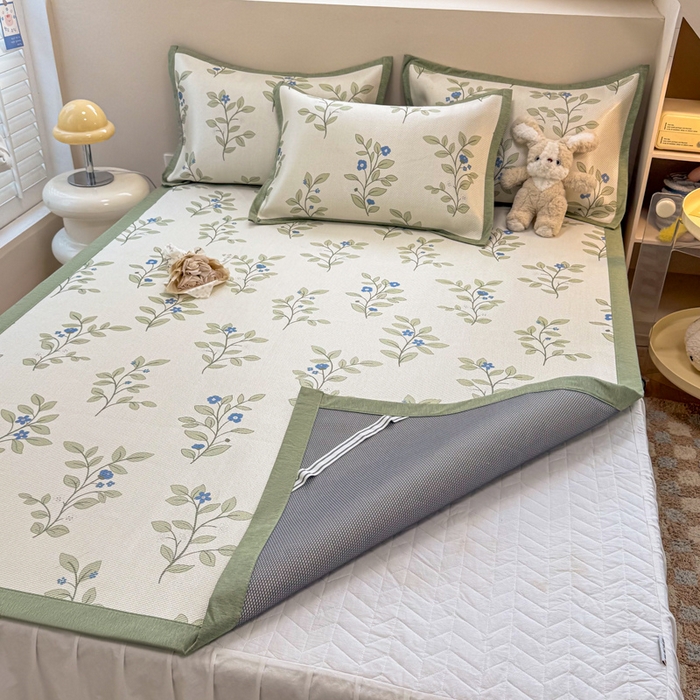 91家纺网 家纺一手货源 找家纺 典曼家纺 2025新款600D数码印花冰藤席席子凉席-床席款 蓝色花骨朵