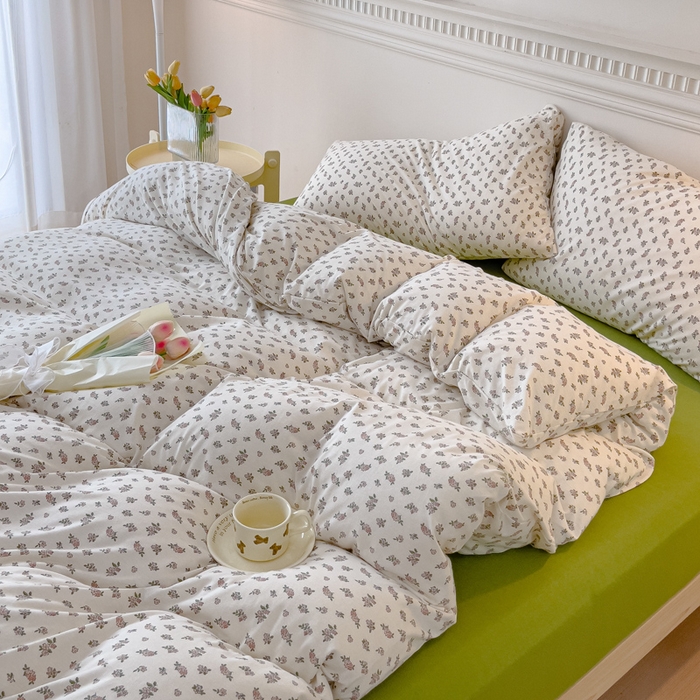 91家纺网 家纺一手货源 找家纺 伊嫚家居 新款日式新品全棉针织棉A类活性印花四件套天竺棉小碎花复古亲肤被罩床笠款套件 栀子花初恋