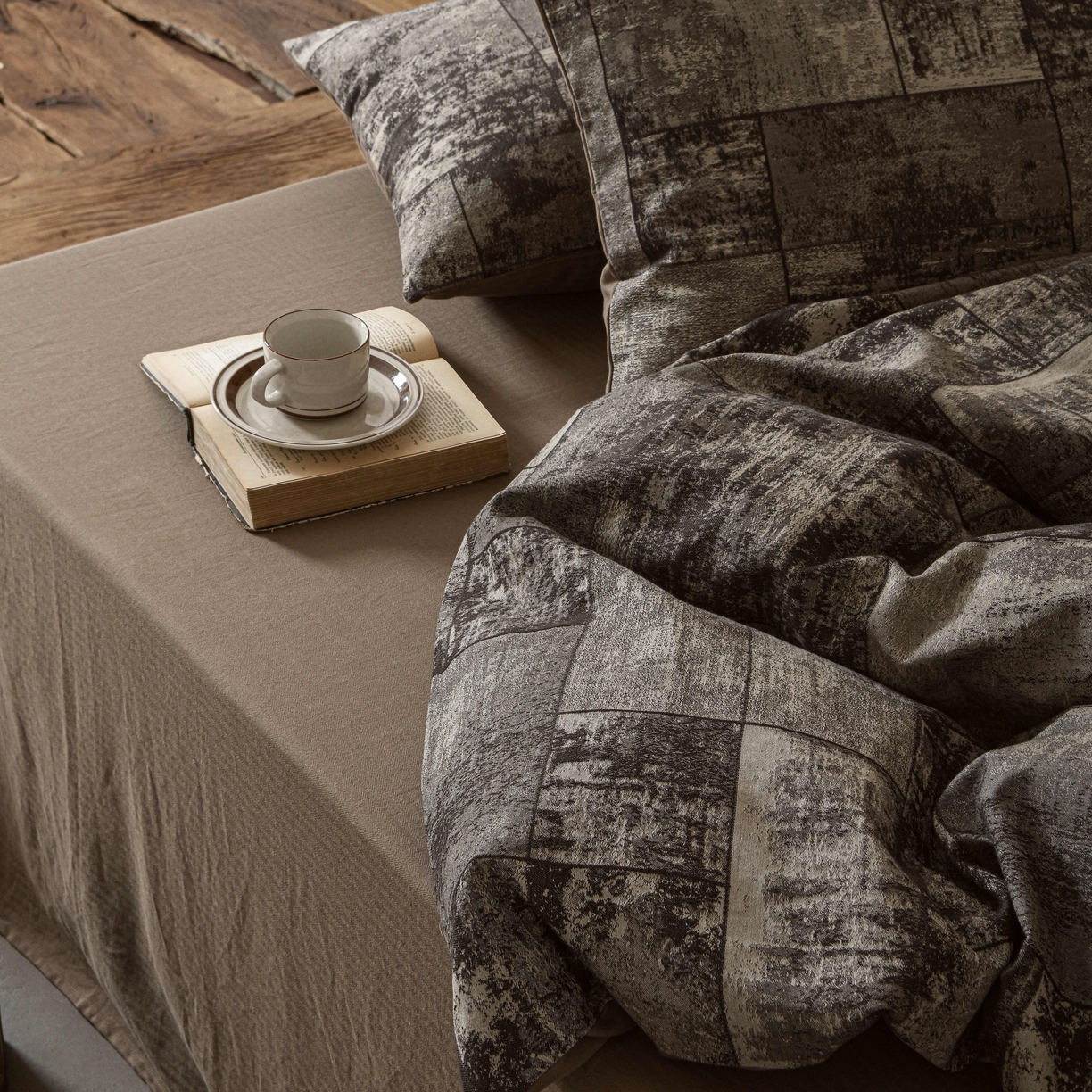 91家纺网 家纺一手货源 找家纺 云上 2025全棉色织大提花床品·侘寂空间   空间-金