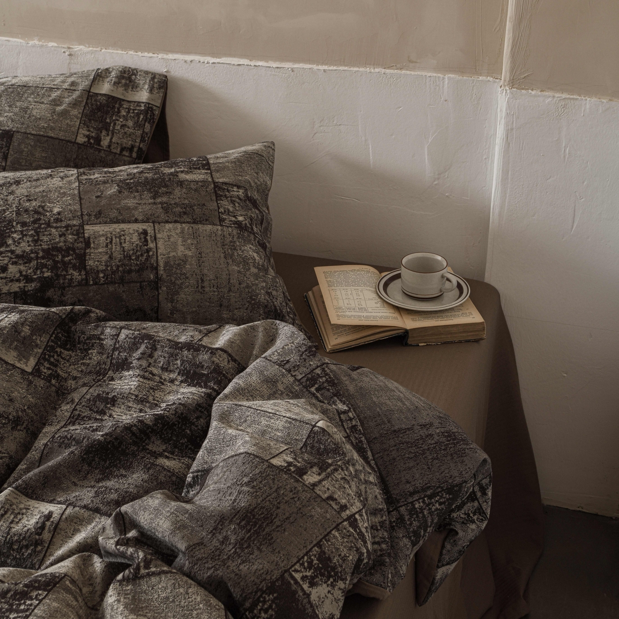 91家纺网 家纺一手货源 找家纺 云上 2025全棉色织大提花床品·侘寂空间   空间-金