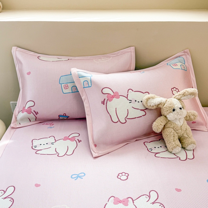 91家纺网 家纺一手货源 找家纺 典曼家纺 2025新款600D数码印花冰藤席席子凉席-床席款 奶茶猫咪