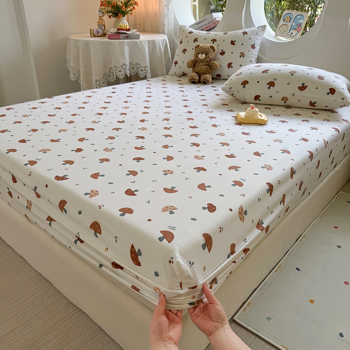 91家纺网 家纺一手货源 找家纺 十一家居 2025新款ins韩系卡通印花亲肤水洗棉床笠 焦糖蘑菇