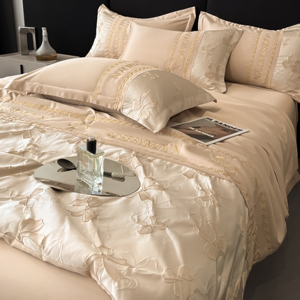 91家纺网 家纺一手货源 找家纺 金阳光家纺 2025新款金丝提花浮雕水洗天丝夏被四件套 情结-香槟