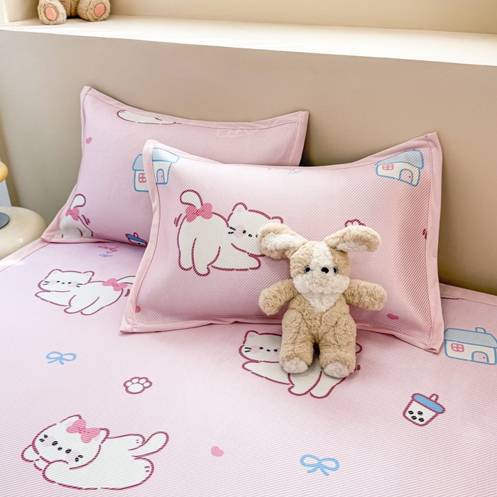 91家纺网 家纺一手货源 找家纺 典曼家纺 2025新款600D数码印花冰藤席席子凉席-床席款 奶茶猫咪