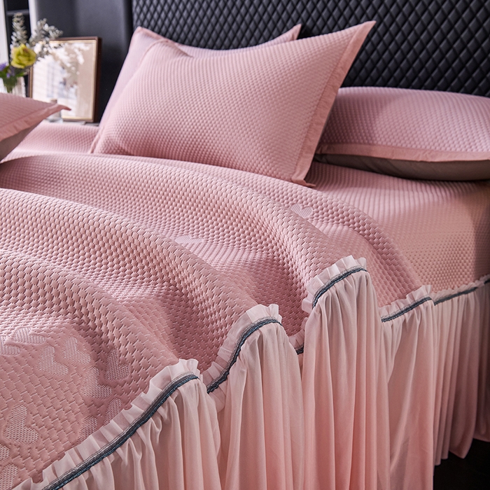 91家纺网 家纺一手货源 找家纺 尚品凤凰2025新款凉感床裙渐变色豆豆席床裙凉席直角席 凉席席子 爱心床裙  粉色