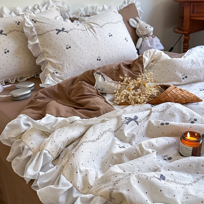 91家纺网 家纺一手货源 找家纺 （总）亿品家纺 2025新款直播韩版赫本风法式花边款夏被四件套（提供买家秀）