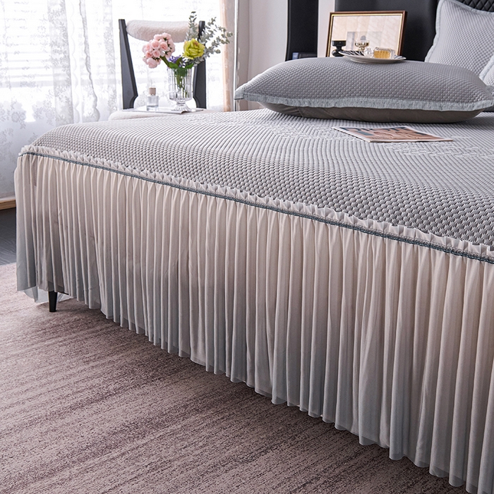 91家纺网 家纺一手货源 找家纺 尚品凤凰2025新款凉感床裙渐变色豆豆席床裙凉席直角席 凉席席子 爱心床裙  灰色