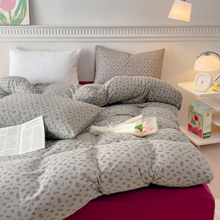 91家纺网 家纺一手货源 找家纺 伊嫚家居 新款日式新品全棉针织棉A类活性印花四件套天竺棉小碎花复古亲肤被罩床笠款套件 雅素栀子花