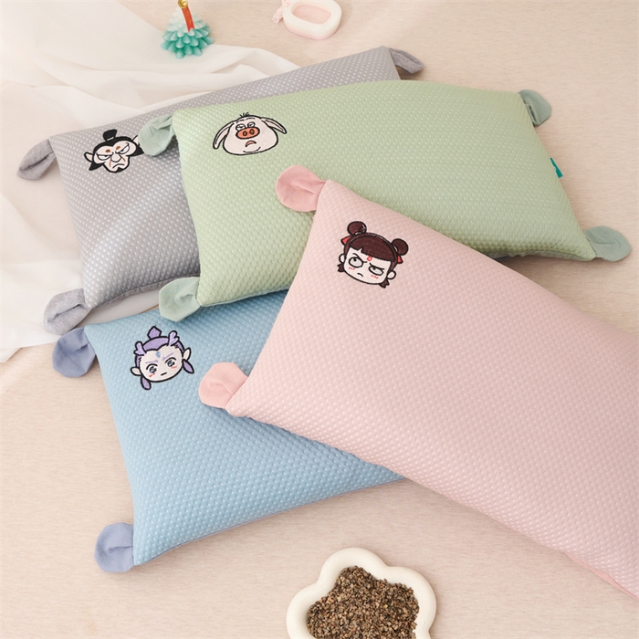 91家纺网 家纺一手货源 找家纺 （总）芯洲 2025新款儿童学生向夏季凉豆豆荞麦枕卡通可爱Q版枕头枕芯