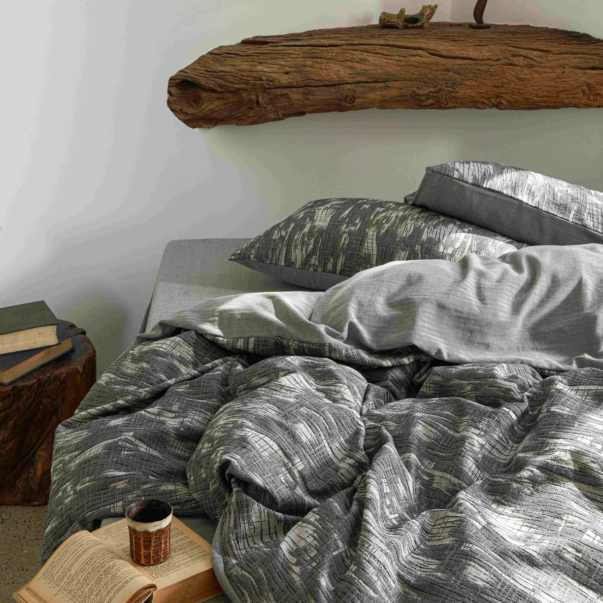 91家纺网 家纺一手货源 找家纺 云上 2025全棉色织大提花床品·侘寂潮汐   潮汐-黑灰