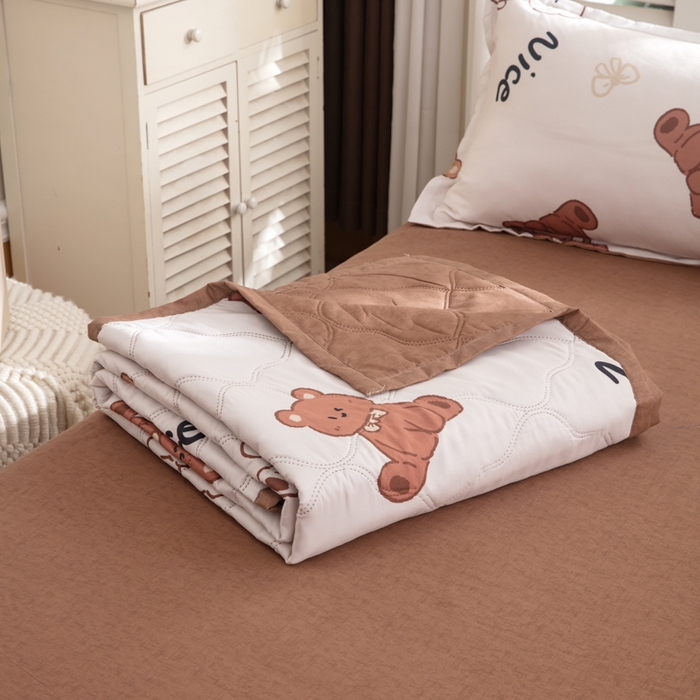 91家纺网 家纺一手货源 找家纺 乐居坊2025新款亲肤舒适印花芦荟棉夏凉被四件套 Nice 小熊