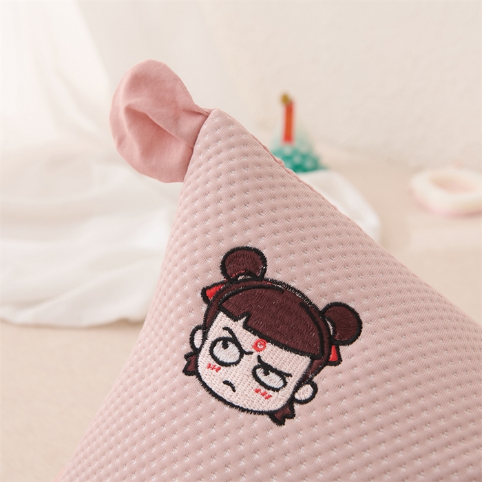 91家纺网 家纺一手货源 找家纺 （总）芯洲 2025新款儿童学生向夏季凉豆豆荞麦枕卡通可爱Q版枕头枕芯