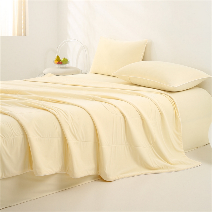 91家纺网 家纺一手货源 找家纺 小禹仔 2025新款母婴级水洗硅胶夏被夏凉被子被芯 浅黄