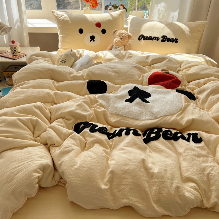 91家纺网 家纺一手货源 找家纺 顾里家纺 2025新款甜系表情包云朵棉毛巾绣四件套 梦想熊