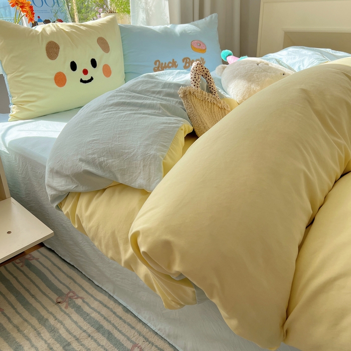 91家纺网 家纺一手货源 找家纺 顾里家纺 2025新款甜系表情包云朵棉毛巾绣四件套 幸运熊