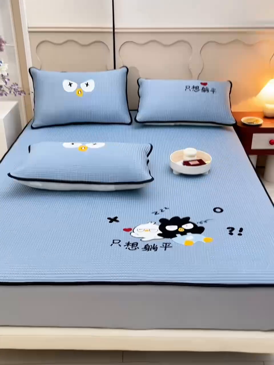 91家纺网 家纺一手货源 找家纺 （总）炫拼  2025新款A类凉豆豆华夫格卡通绣花床笠款三件套