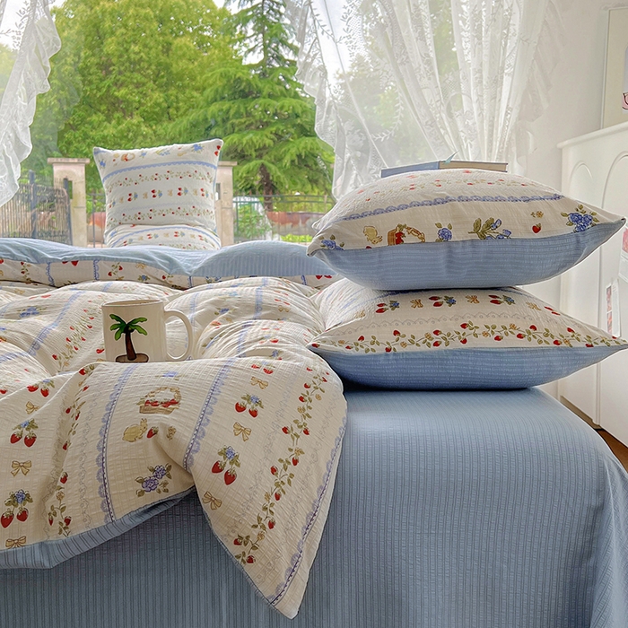 91家纺网 家纺一手货源 找家纺 王朝国际 2025新款直播热款有氧提花有氧双层纱碎花单被套 蕾丝草莓