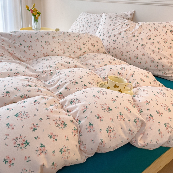 91家纺网 家纺一手货源 找家纺 伊嫚家居 新款日式新品全棉针织棉A类活性印花四件套天竺棉小碎花复古亲肤被罩床笠款套件 海棠粉香妃