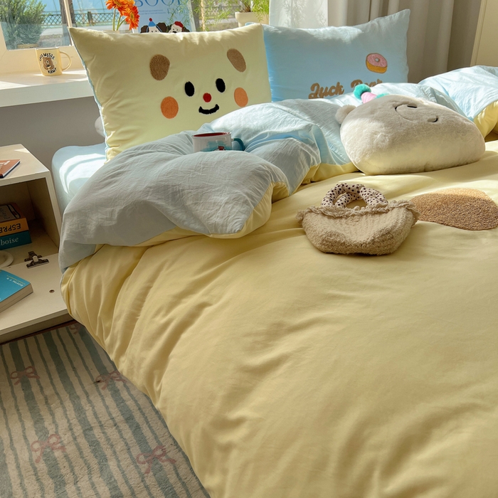 91家纺网 家纺一手货源 找家纺 顾里家纺 2025新款甜系表情包云朵棉毛巾绣四件套 幸运熊