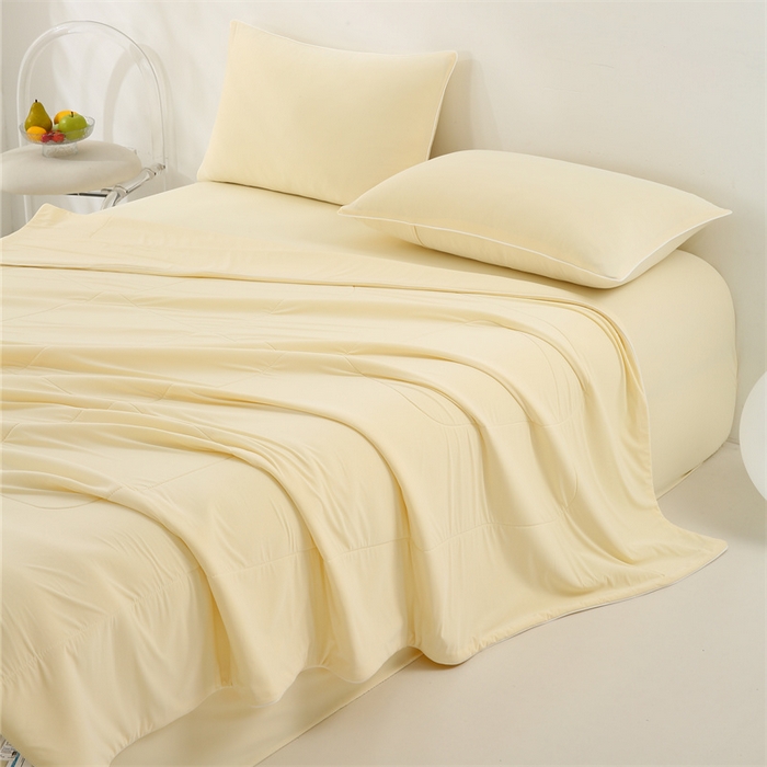 91家纺网 家纺一手货源 找家纺 小禹仔 2025新款母婴级水洗硅胶夏被夏凉被子被芯 浅黄