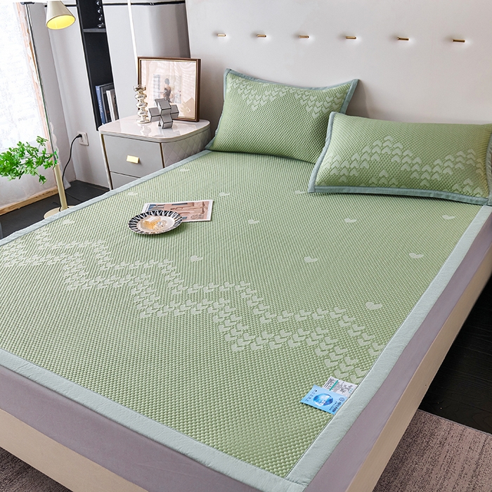 91家纺网 家纺一手货源 找家纺 尚品凤凰2025新款凉感床裙渐变色豆豆席床裙凉席直角席 凉席席子 爱心直角  绿