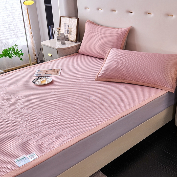 91家纺网 家纺一手货源 找家纺 尚品凤凰2025新款凉感床裙渐变色豆豆席床裙凉席直角席 凉席席子 爱心直角  粉