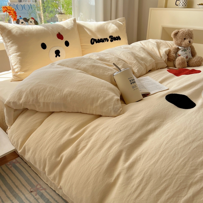 91家纺网 家纺一手货源 找家纺 顾里家纺 2025新款甜系表情包云朵棉毛巾绣四件套 梦想熊