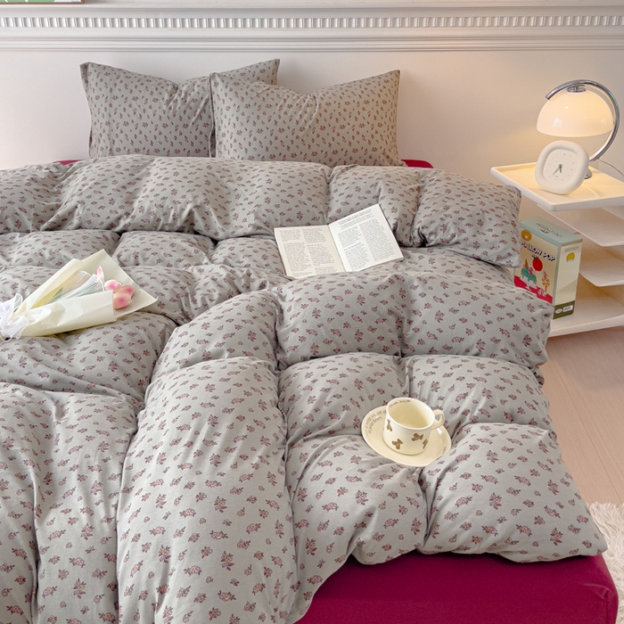 91家纺网 家纺一手货源 找家纺 伊嫚家居 新款日式新品全棉针织棉A类活性印花四件套天竺棉小碎花复古亲肤被罩床笠款套件 雅素栀子花