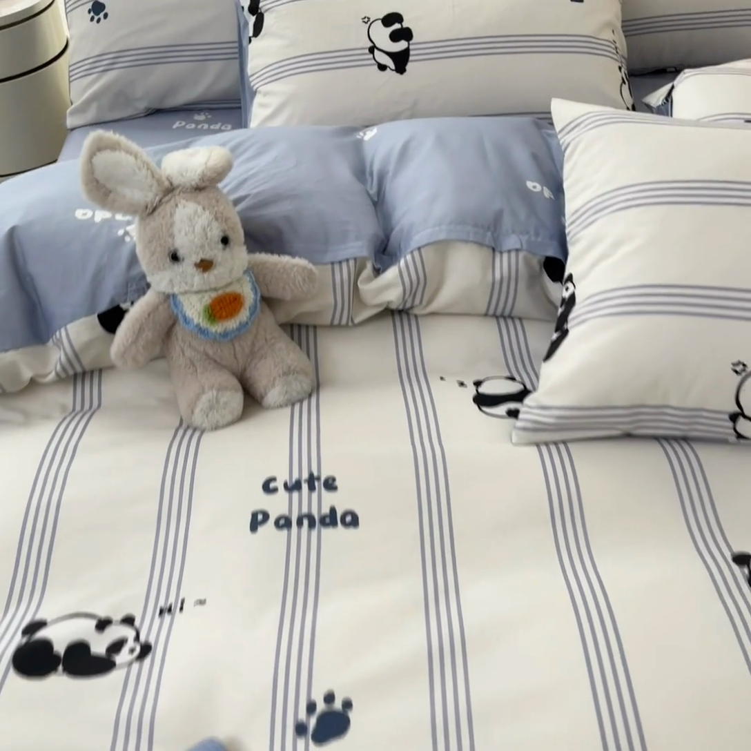 91家纺网 家纺一手货源 找家纺 晨希家居 2025新款全棉卡通印花简约款单被套-无忧熊仔