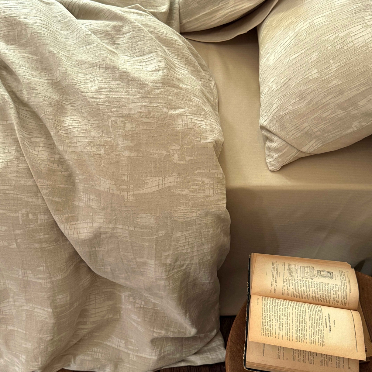 91家纺网 家纺一手货源 找家纺 云上 2025全棉色织大提花床品·侘寂潮汐   潮汐-米