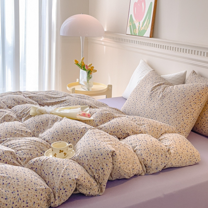 91家纺网 家纺一手货源 找家纺 伊嫚家居 新款日式新品全棉针织棉A类活性印花四件套天竺棉小碎花复古亲肤被罩床笠款套件 紫黛花语