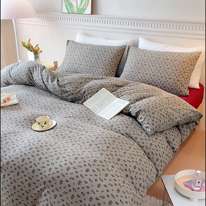 91家纺网 家纺一手货源 找家纺 伊嫚家居 新款日式新品全棉针织棉A类活性印花四件套天竺棉小碎花复古亲肤被罩床笠款套件 雅素栀子花