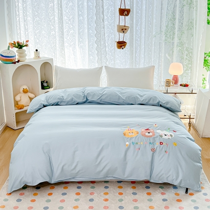 曼町家居 2025春夏新款40支全棉纯棉水洗棉刺绣四件套 萌趣熊抱-北欧蓝