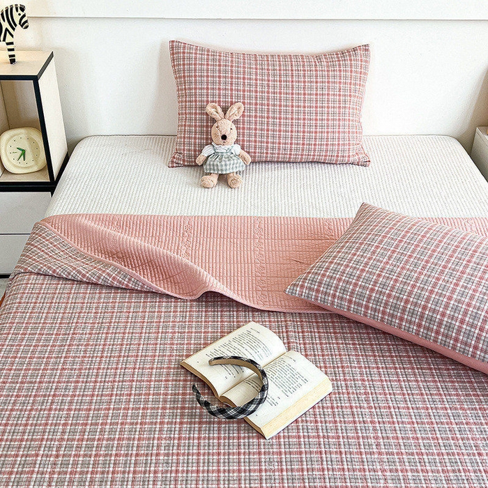 91家纺网 家纺一手货源 找家纺 沐纯家居 2025新款格子款天丝棉床盖三件套 布丁粉