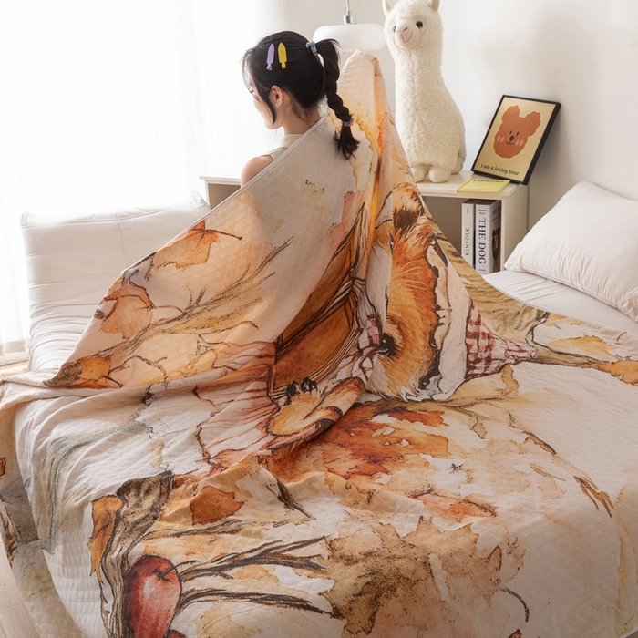 91家纺网 家纺一手货源 找家纺 乐家毛巾被 2025春夏新款全棉纯棉六层大版印花毛巾被 帽子狐狸