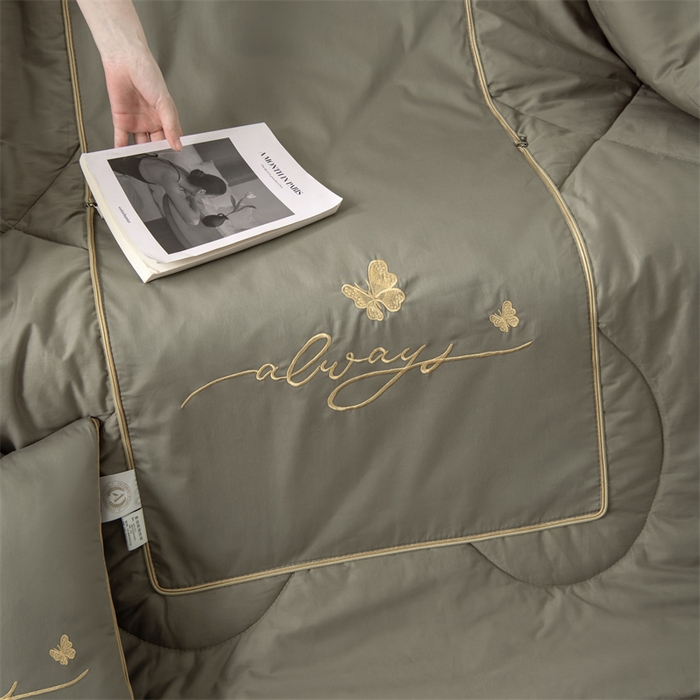 91家纺网 家纺一手货源 找家纺 照世家纺 2025新款柔软透气全棉抱枕被-蝶影（控价不低于40*40的69，45*45的89，50*50的109，55*55的139，60*60的189）蝶影-灰