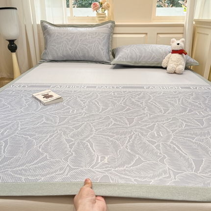 91家纺网 家纺一手货源 找家纺 星座家纺 2025新款复合提花凉感丝凉席三件套平铺款 叶之语-灰