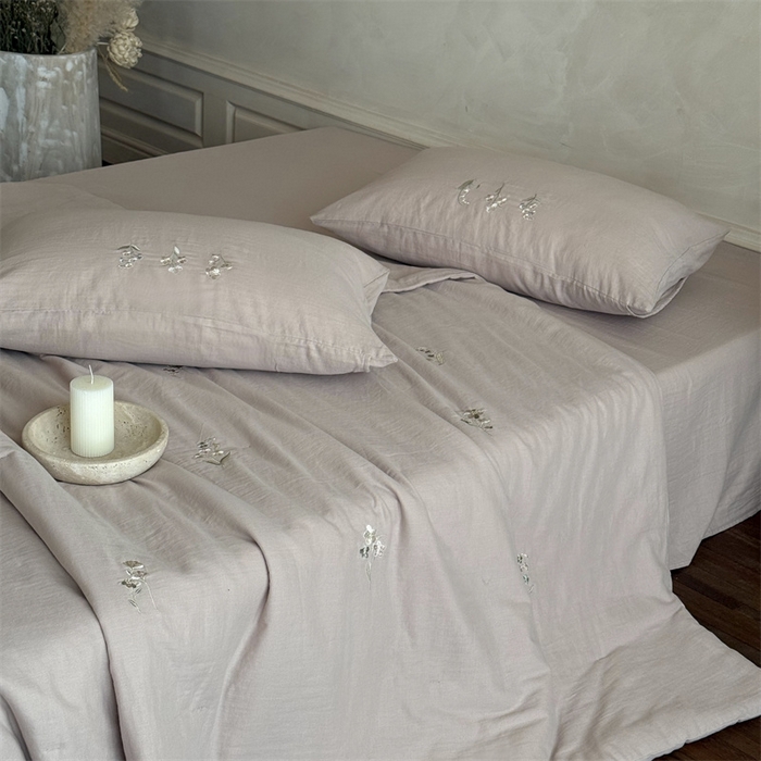 91家纺网 家纺一手货源 找家纺 鹿班家居 2025年夏季双层皱皱纱刺绣夏被系列—猫耳花园【标准会员-20元】 棕色