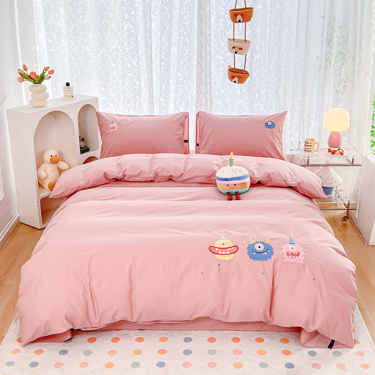 91家纺网 家纺一手货源 找家纺 曼町家居 2025春夏新款40支全棉纯棉水洗棉刺绣四件套 哆啦趣梦--慕斯粉