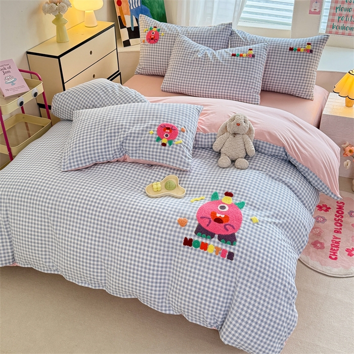 91家纺网 家纺一手货源 找家纺 多品 2025春夏新款水洗棉毛巾绣卡通系列被套单件-单被套 格子怪兽