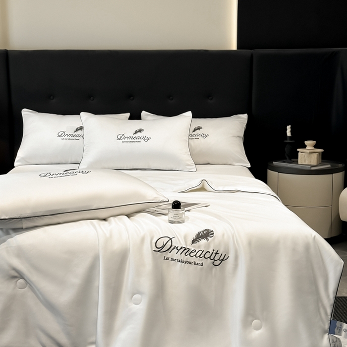 91家纺网 家纺一手货源 找家纺 伊梵居 2025新款水洗真丝刺绣夏被四件套 梦羽-本白